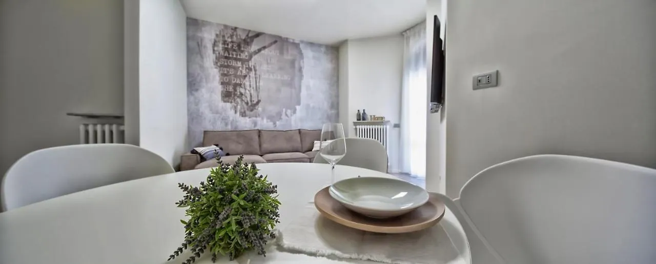 Suite Vogue Epoca Voghera Apartment